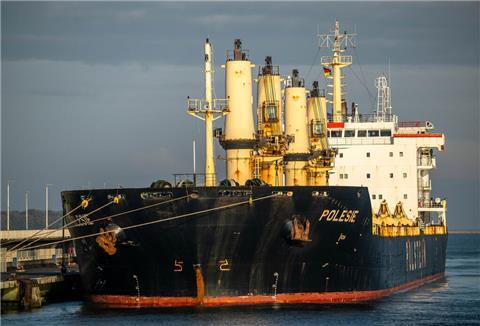 Das Frachtschiff „Polesie“ liegt im Hafen. Infolge des Zusammenstoßes mit der „Polesie“ ist der Frachter „Verity“ in der in der Nordsee gesunken.
