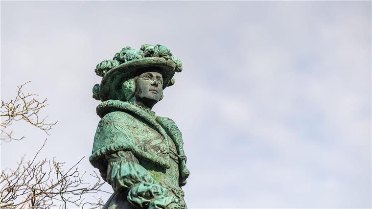 Jevers Rätsel um Fräulein Maria – Forscher öffnen alte Gruft Das Fräulein-Maria-Denkmal in Jever erinnert bis heute an die willensstarke Häuptlingstochter der Stadtgeschichte.