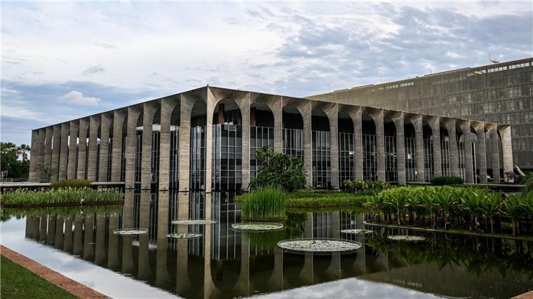 Fachwerk, Bier und Apfelstrudel in Brasilien Das Gebäude des Außenministeriums in Brasilia von dem deutschstämmigen Architekten Oscar Niemeyer (1907-2012).
