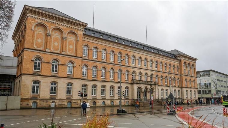 Chirurg operiert betrunken am Blinddarm - Bewährung Das Gebäude des Landgerichts Osnabrück.