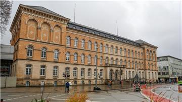 Chirurg operiert betrunken am Blinddarm - Bewährung Das Gebäude des Landgerichts Osnabrück.