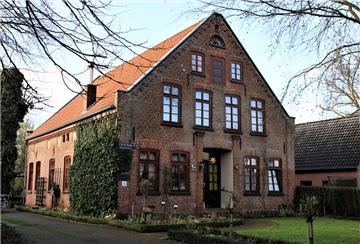Das Geburtshaus von Franz Radziwill in Strohausen. Hinter den beiden rechten Fenstern im Obergeschoss wurde er vor 125 Jahren geboren. 