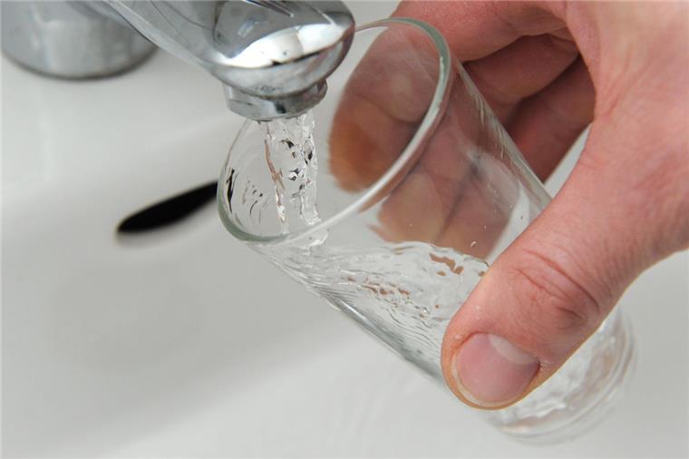Das Gesundheitsamt warnt die Bewohner mehrerer Einwohner aus der Friesenstraße in Einswarden, Leitungswasser zu trinken. Es sind überhöhte Bleigehalte festgestellt worden.