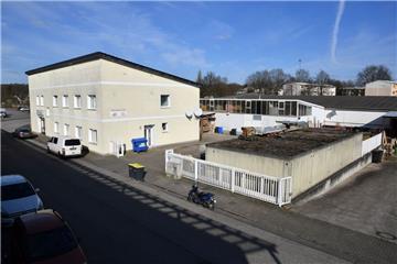 Das Gewerbegebiet an der Wilhelm-Leuschner-Straße hat noch etliche unbebaute Grundstücke und ist bisher triste. Die Stadt möchte dort ein neues Mischgebiet ausweisen, mit Wohnungsbau. Alles direkt neben Thieles Garten.