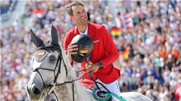 Das Gold-Duo von Paris: Christian Kukuk und sein Pferd Checker.