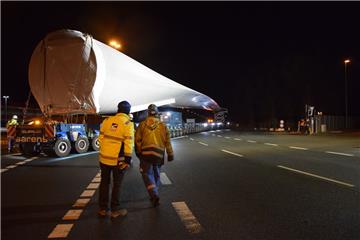 Das größte Windrad der Welt entsteht zurzeit auf dem stillgelegten Flugplatz Lun...