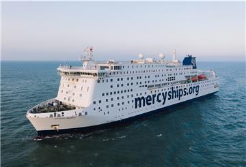 Das größte zivile Krankenhausschiff der Welt: die „Global Mercy“. Im Hafen von Antwerpen wird das neue Schiff ausgerüstet. Dort nimmt es auch die Trossen vom Drahtseilwerk in Bremerhaven an Bord.