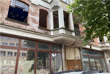 Das Gründerzeithaus Baujahr 1903 an der Hafenstraße in Bremerhaven soll aufwendig saniert werden. Ein privater Investor will zwei Millionen Euro dahinein stecken. Doch alles stagniert, das Haus verwahrlos zunehmend. 