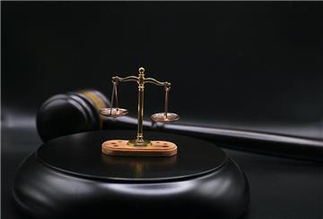 Das Grundgesetz schützt die Grundrechte jedes Bürgers in Deutschland. Wenn diese verletzt werden, kann eine Verfassungsbeschwerde eingereicht werden.