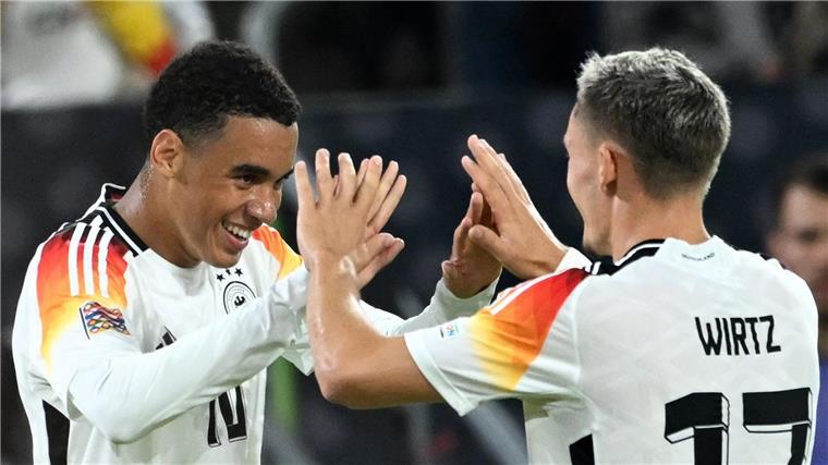 „Wusiala“ als große Verheißung: Den ganzen Abend zocken Das Gute-Laune-Duo des deutschen Fußballs heißt „Wusiala“.