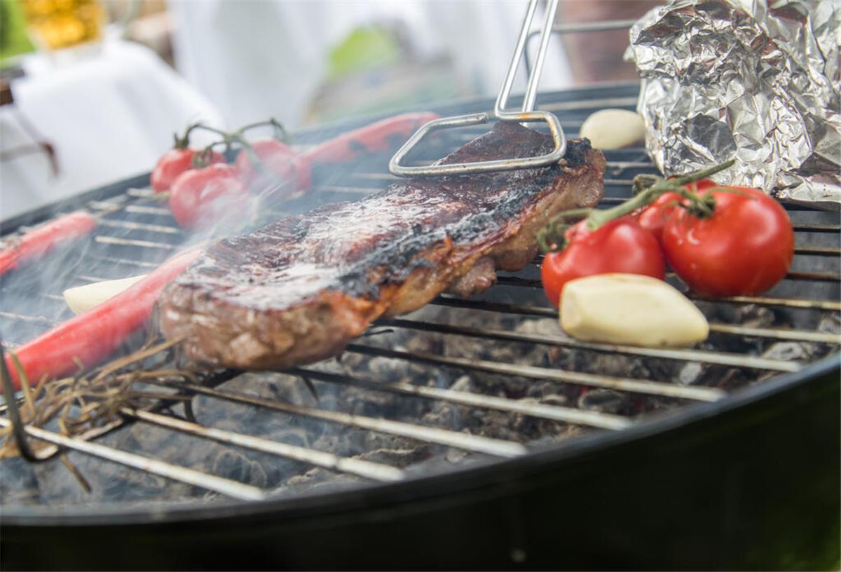 Holzkohlegrill