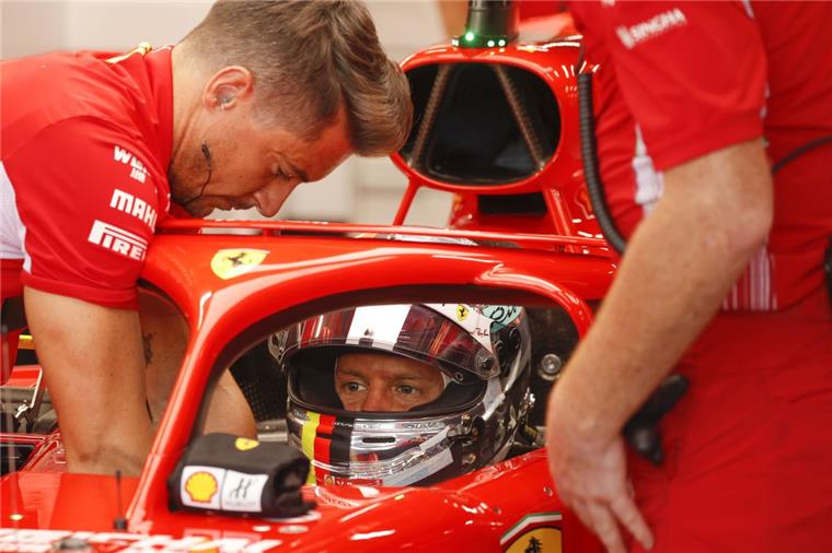 Das hat sich Sebastian Vettel anders vorgestellt. In Singapur war die Pole Position für den Ferrari-Star fest eingeplant. Doch Lewis Hamilton überrascht wieder einmal alle. 