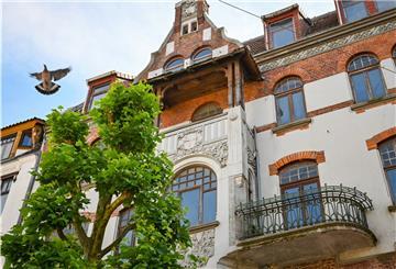 Das Haus Hafenstraße 42, erbaut 1903, steht unter Denkmalschutz. Seit Jahren verfällt es, gilt als „Schrottimmobilie“.