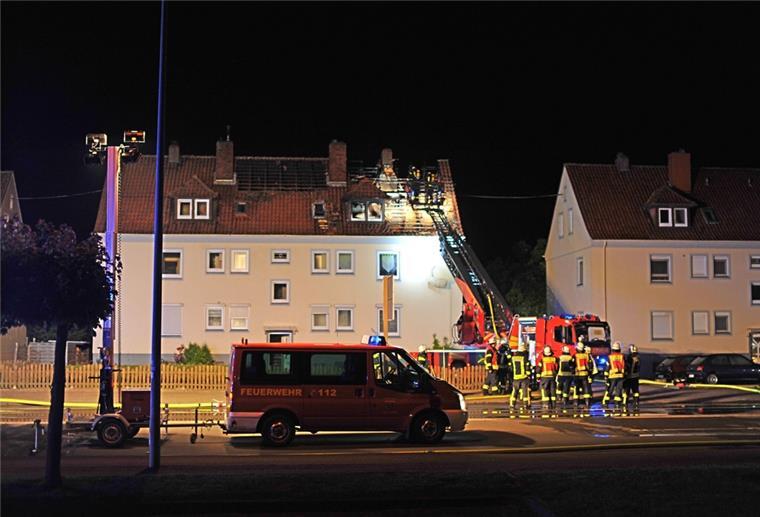 Das Haus wurde nach dem Brand geräumt und gilt aktuell als beschlagnahmt. Die Bewohner sind vorerst bei Freunden und Bekannten untergekommen.