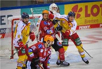Eisbockey in der Eisarena Bremerhaven mit den Fischtown Pinguins und der Düsseldorfer EG.