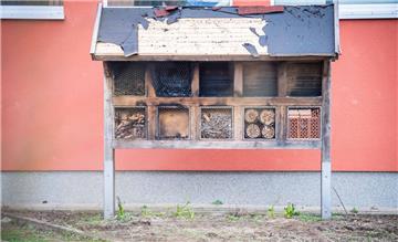 Das Insektenhotel der Friedrich-Ebert-Schule fiel dem Vandalismus druch Feuer zum Opfer.
