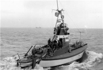 Versuchs-Seenotkreuzer BREMEN der Deutschen Gesellschaft zur Rettung Schiffbrüchiger (DGzRS).