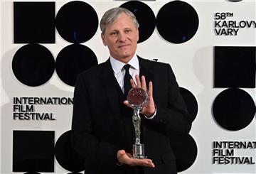 Das internationale Filmfestival in Karlsbad wurde mit einer Auszeichnung für Viggo Mortensen eröffnet.