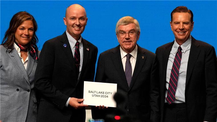 Das IOC um Präsident Thomas Bach (2.v.r) verknüpfte den Zuschlag für die Olympia-Bewerbung von Salt Lake City mit Bedingungen.