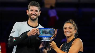 Das italienische Duo Andrea Vavassori und Sara Errani jubelt über den Titel bei den US Open.