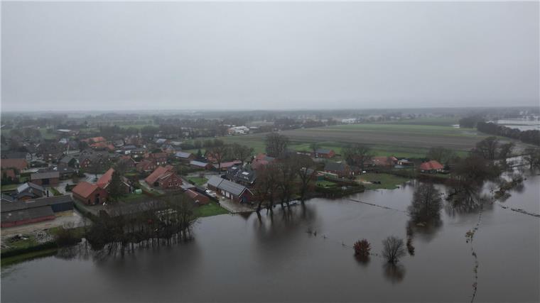 Das Jahr 2024 begann in Niedersachsen mit Überschwemmungen in vielen Teilen des Landes - das schlägt sich in den Schadenssummen der Versicherer nieder. (Archivfoto)