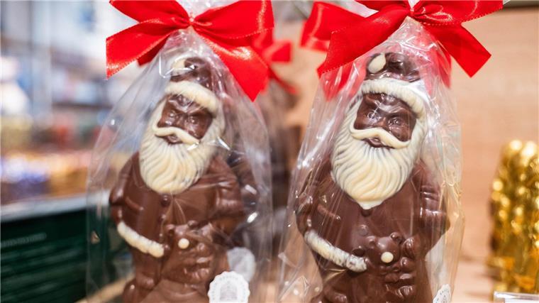 Das klassische Schokoweihnachtsmann darf im Sortiment nicht fehlen.