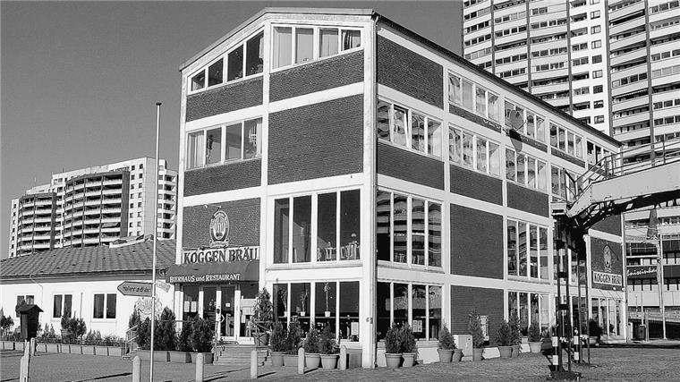 Das „Koggenbräu“ 2004: Jahrelang hatte es einen festen Platz in der Gastronomie-Szene. Der Anbau daneben existiert nicht mehr.