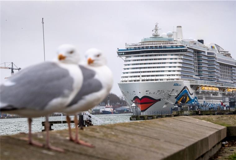 Neues Kreuzfahrtschiff „Aidacosma“ mit LNG-Antrieb geht in Dienst Das Kreuzfahrtschiff "Aidacosma" liegt im Hafen.