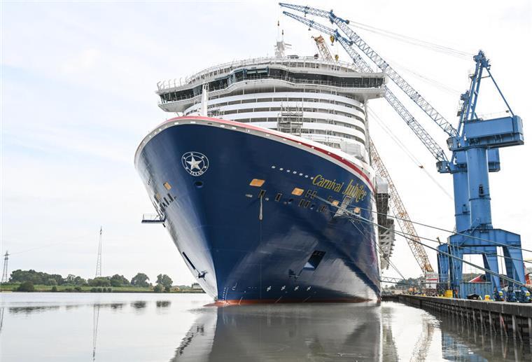 Das Kreuzfahrtschiff „Carnival Jubilee“ liegt jetzt im Werfthafen.