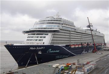 Das Kreuzfahrtschiff „Mein Schiff 1“ liegt an der Columbuskaje.