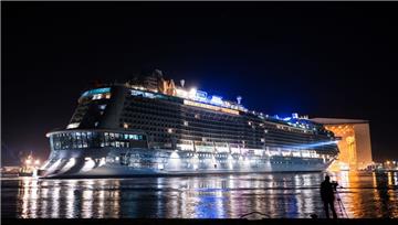 Das Kreuzfahrtschiff "Spectrum of the Seas" ist bereit für die Emsüberführung. 