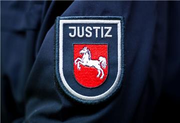 Das Landgericht Oldenburg hat einen 28-Jährigen verurteilt, der für den Tod seines Vaters verantwortlich ist. 