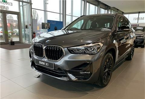 schwarz-grauer BMW X1 im Autohaus