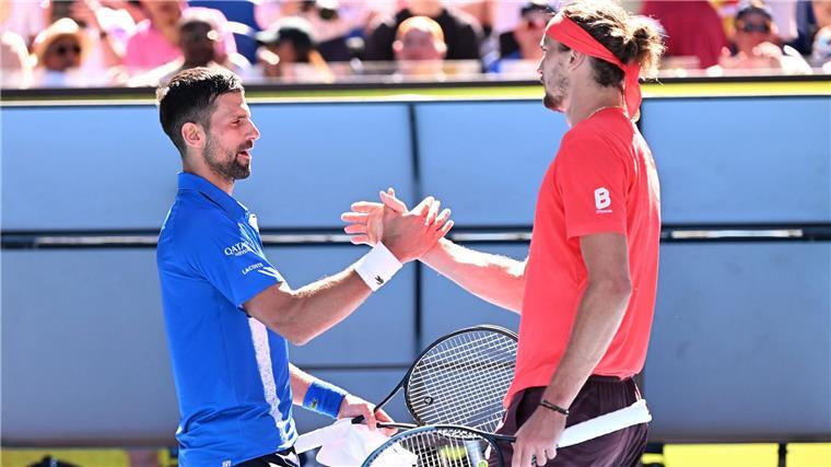 Mario-Kart-Spieler gegen Radfahrer Das letzte Spiel gegen Novac Djokovic (links) Anfang des Jahres gewann Alexander Zverev.