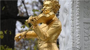 Das Lied der „Donauwalzer“ von Johann Strauss reist als Funksignal ins All.