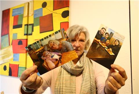 Das linke Foto zeigt die kleine Rasiel Aljohmani, bei deren Geburt Gabriele Schätzel-Petschulat (Foto) dabei war. Sie ist das dritte Kind der aus Syrien stammenden Familie – das rechte Foto der Eltern und Brüder stammt aus den ersten Monaten der Familie in Butjadingen.