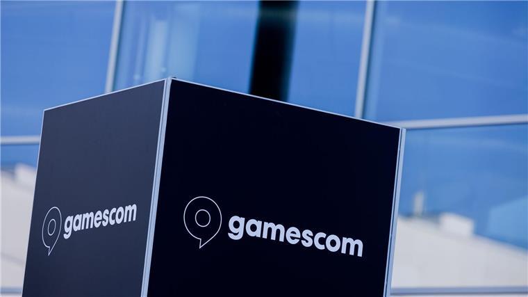 Das Logo der Gamescom steht an einem Eingang der Kölner Messe.