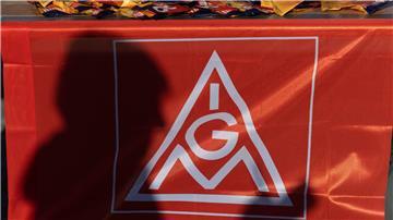 Das Logo der IG Metall auf einem Banner.