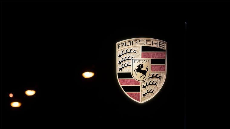 Das Logo des Autobauers Porsche.