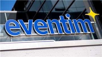 Das Logo von CTS Eventim hängt über einen Ticketschalter an der ÖVB-Arena.