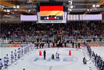 Das Marinemusikkorps Ostsee aus Kiel spielte beim ersten Finalspiel die Nationalhymne.