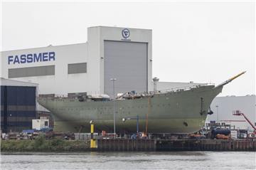 Das Marineschulschiff «Gorch Fock» liegt bei der Fassmer Werft an der Weser auf dem Trockenen. Bei der Sanierung des Marineschulschiffs «Gorch Fock» warten mehrere Werften dringend auf einen Beschluss des Bundeskartellamts. 