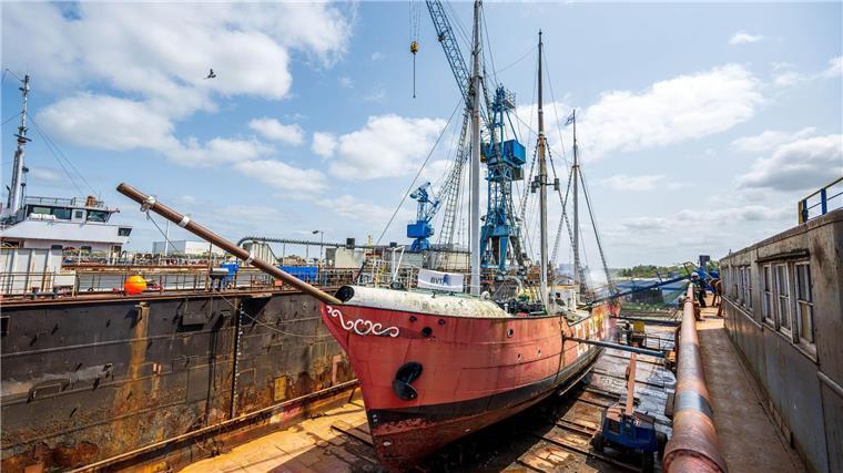Das marode Feuerschiff „Elbe 3“ aus dem Bestand des Deutschen Schifffahrtsmuseums in Bremerhaven liegt im Dock der Bredo-Werft.