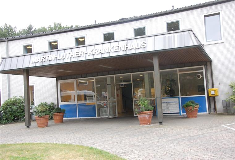 Das Martin-Luther-Krankenhaus in Zeven steht größtenteils leer. Es bietet sich somit als Impfzentrum an. 