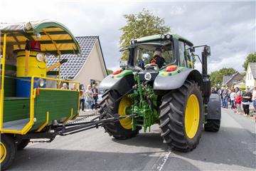 Das Minion und der Riesentrecker machten Appetit auf den Umzug zum 800jährigen J...
