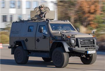 Das Modell "Enok" der Firma "Armoured Car Systems" wurde an polizeiliche Bedürfnisse angepasst und hat einen Beschaffungswert von rund 830 000 Euro.