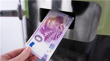 Das Motiv „Wetterextreme“ ziert den neuen 0-Euro-Souvenirschein im Klimahaus Bremerhaven