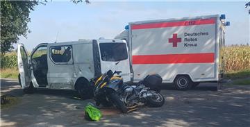 Das Motorrad und der Opel wurden bei dem Unfall stark beschädigt.