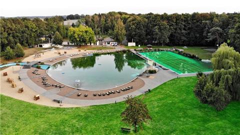 Das Naturbad Zeven aus der Luft fotografiert. 