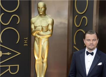 Das Netz feiert Leonardo DiCaprio. Der Schauspieler hat nach sechs Nominierungen endlich einen Oscar gewonnen. 